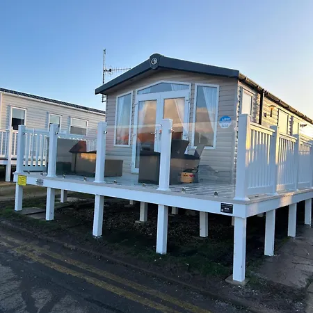 Beautiful Sea View Caravan Apartment Filey